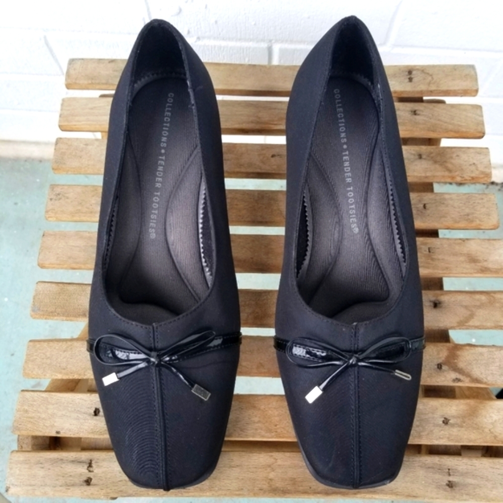 NWOT TENDER TOOTSIES BLACK FABRIC (WIPEABLE) LOW HEELS ~ SIZE 6